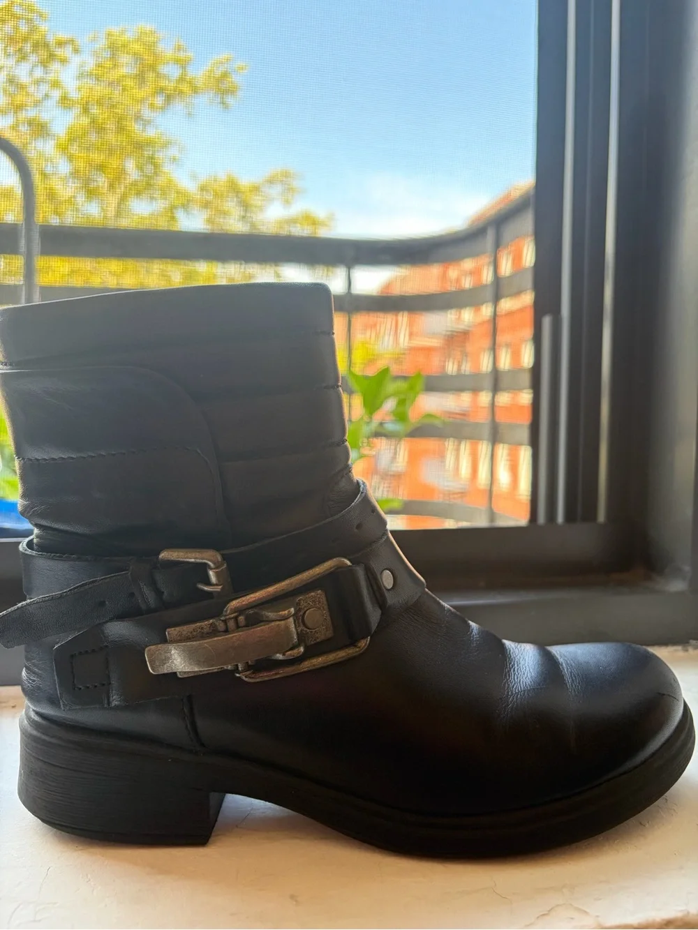 N/A classic black